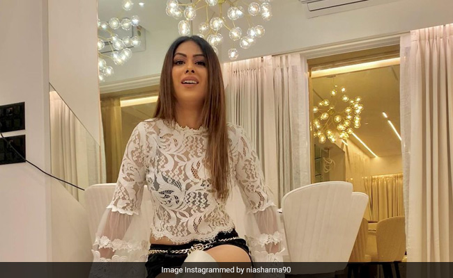 सोशल मीडिया पर छा गया निया शर्मा का स्टाइलिश लुक, फैंस बोले- गॉर्जियस