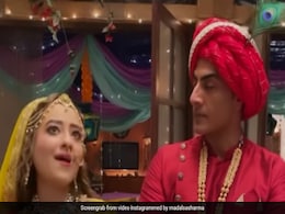काव्या फेम मदालसा शर्मा ने 'राधा कैसे न जले' गाने पर वनराज के साथ किया डांस, देखें Video काव्या फेम मदालसा शर्मा ने 'राधा कैसे न जले' गाने पर वनराज के साथ किया डांस, देखें Video