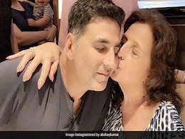 अक्षय कुमार ने मां के साथ शेयर की तस्वीर बोले- मां वहीं से मेरे लिए हैप्पी बर्थडे गा रही हैं...... अक्षय कुमार ने मां के साथ शेयर की तस्वीर बोले- मां वहीं से मेरे लिए हैप्पी बर्थडे गा रही हैं......