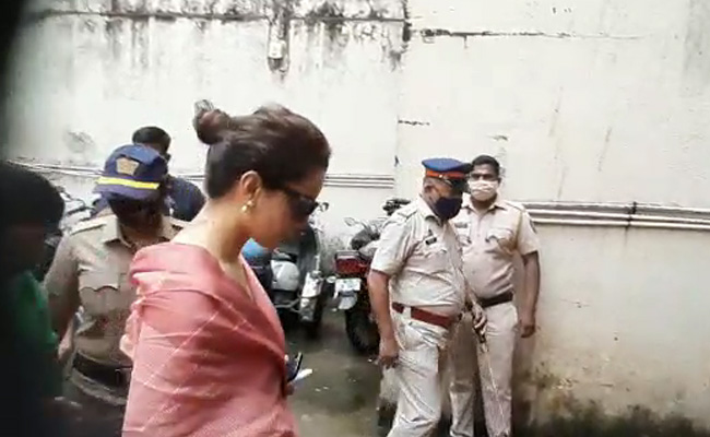 Kangana Ranaut, Javed Akhtar Face-To-Face In Court In Defamation Case