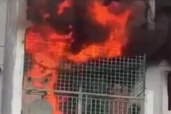 बेंगलुरु: 'बॉलकनी में बदलाव' के लिए महानगर पालिका की तरफ से सर्कुलर जारी, बता रहे हैं नेहाल किदवई बेंगलुरु: 'बॉलकनी में बदलाव' के लिए महानगर पालिका की तरफ से सर्कुलर जारी, बता रहे हैं नेहाल किदवई