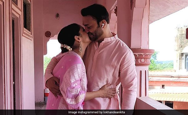 Mush Alert: Ankita Lokhande And Boyfriend Vicky Jain's PDA Pic