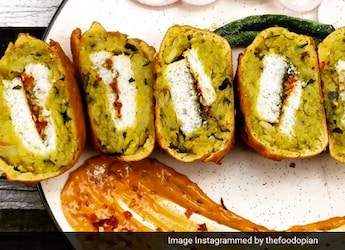 Ulta Vada Pav Recipe: Add A Fun Twist To This Classic Street Food From Mumbai Ulta Vada Pav Recipe: Add A Fun Twist To This Classic Street Food From Mumbai