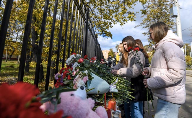 Russians Gather To Mourn Victims Of Campus Shooting Spree