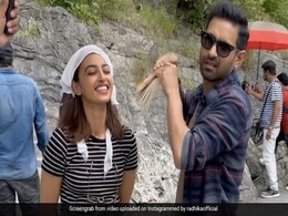 विक्रांत मेस्सी को मिला नया काम, राधिका आप्टे को यूं पंखा झलते नजर आए एक्टर...देखें वायरल Video विक्रांत मेस्सी को मिला नया काम, राधिका आप्टे को यूं पंखा झलते नजर आए एक्टर...देखें वायरल Video