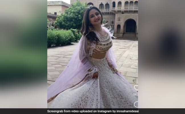 रश्मि देसाई ने लहंगा पहन 'Subhanallah' सॉन्ग पर किया डांस, फैन्स बोले- जन्नत से उतरी परी हो