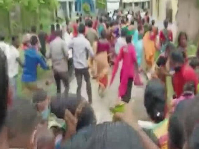 Hundreds Rush To Vaccination Centre In Bengal, 20 Injured In Stampede