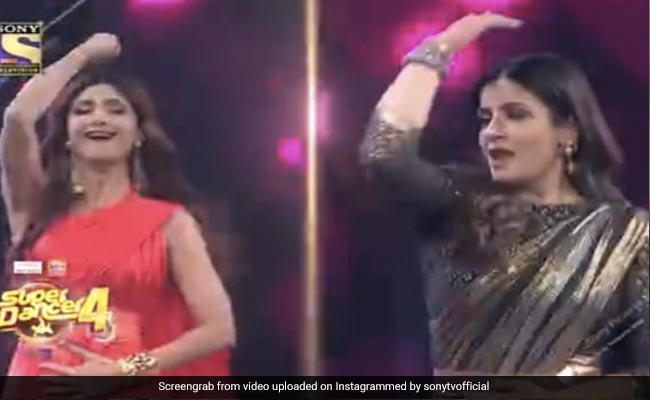 शिल्पा शेट्टी ने रवीना टंडन संग 'चुरा के दिल मेरा' सॉन्ग पर डांस कर स्टेज पर मचाया धमाल, देखें वायरल Video 