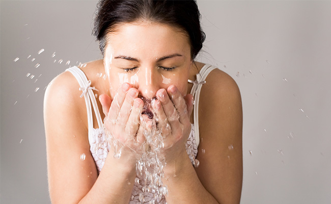 Beauty Tips: ग्लोइंग स्किन के लिए एलोवेरा में मिलाएं ये खास चीज, ब‍िना मेकअप दमकेगा चेहरा