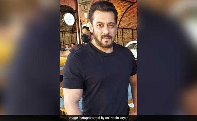 Salman Khan ने Tiger 3 की तुर्की में शूटिंग की पूरी, 'जीने के हैं चार दिन' पर जमीन पर बैठ कर किया डांस
