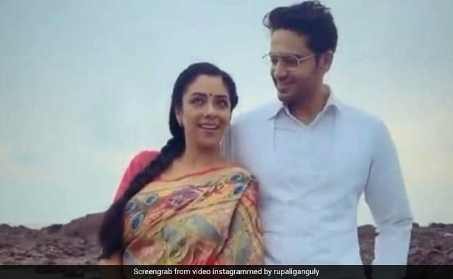 Rupali Ganguly को-स्टार संग समंदर किनारे यूं रोमांटिक अंदाज में आईं नजर, फैन्स बोले- सुपर्ब जोड़ी...देखें Video