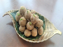 Gond Laddu Recipe: ठंड में सर्दी जुकाम से रहना है दूर तो खाएं ये सुपर डिलीशियस गोंद के लड्डू Gond Laddu Recipe: ठंड में सर्दी जुकाम से रहना है दूर तो खाएं ये सुपर डिलीशियस गोंद के लड्डू