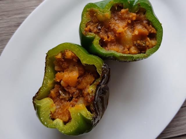 How To Make Bharwan Shimla Mirch | Easy Bharwan Shimla Mirch Recipe