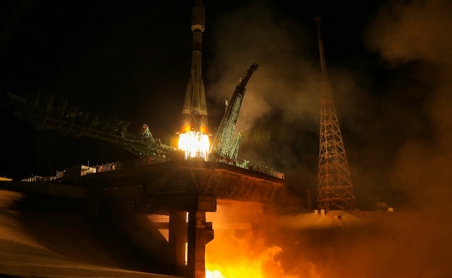 Russian Soyuz Rocket Launches 34 New UK Satellites