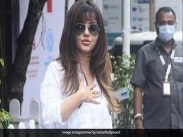 सुपर कूल लुक में BB OTT के सेट पर पहुंची रुबीना दिलैक, फैन्स बोले- बॉस लेडी आ गई...देखें Photos सुपर कूल लुक में BB OTT के सेट पर पहुंची रुबीना दिलैक, फैन्स बोले- बॉस लेडी आ गई...देखें Photos