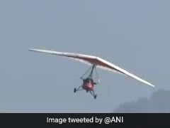 विमानों के करतब देख झूम उठे दर्शक, डल झील पर आजादी के अमृत महोत्‍सव के तहत एयर शो का आयोजन