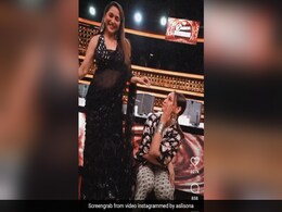 माधुरी दीक्षित की दीवानी हुईं सोनाक्षी सिन्हा, धकधक गर्ल का डांस देख जमीन पर बैठीं एक्ट्रेस, देखें Video माधुरी दीक्षित की दीवानी हुईं सोनाक्षी सिन्हा, धकधक गर्ल का डांस देख जमीन पर बैठीं एक्ट्रेस, देखें Video