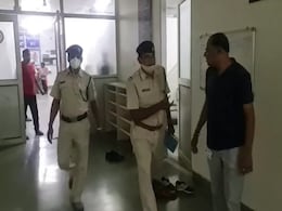 RPSF जवान साफ कर रहा था ऑटोमैटिक गन, गलती से चली गोली, चार ज़ख्मी RPSF जवान साफ कर रहा था ऑटोमैटिक गन, गलती से चली गोली, चार ज़ख्मी