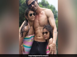 अर्जुन रामपाल ने इंस्टाग्राम पर शेयर की दिल छू लेने वाली फैमिली फोटोग्राफ अर्जुन रामपाल ने इंस्टाग्राम पर शेयर की दिल छू लेने वाली फैमिली फोटोग्राफ