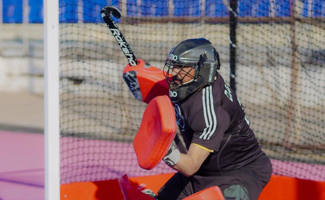 CM चन्नी का 'चक दे' अवतार : गोलकीपर बनकर मैदान पर उतरे, देखें VIDEO