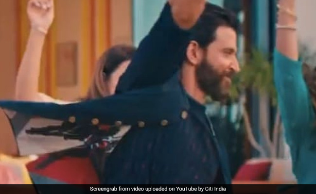 इस 15 सेकंड के टीजर में छूपा है ऋतिक का सीक्रेट डांस सेलिब्रेशन, जानिए आखिर क्या होगा ऋतिक का दीवाली धमाका