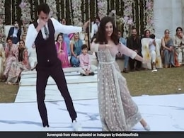 पाकिस्तानी दूल्हा-दुल्हन ने Harrdy Sandhu के गाने ‘क्या बात है...’ पर जमकर किया डांस, दोनों की स्माइल ने जीता लोगों का दिल पाकिस्तानी दूल्हा-दुल्हन ने Harrdy Sandhu के गाने ‘क्या बात है...’ पर जमकर किया डांस, दोनों की स्माइल ने जीता लोगों का दिल