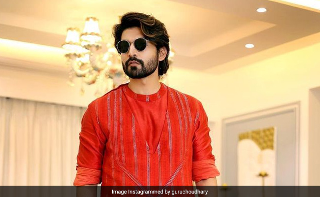 एक्टर गुरमीत चौधरी ने बताया किस ड्रेस के साथ कैसे होने चाहिए फुटवियर, आप भी उनसे लें स्टाइल टिप्स