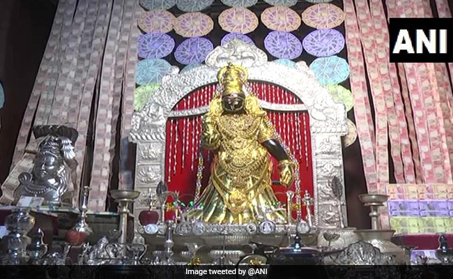 4 करोड़ से ज्यादा रुपए के नोटों और सोने से की गई माता के मंदिर की सजावट, तस्वीरें देखकर हैरान रह जाएंगे आप
