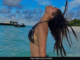 Rubina Dilaik ने समंदर में गीले बाल झटकते हुए टू-पीस में शेयर की फोटो, देखें Photos Rubina Dilaik ने समंदर में गीले बाल झटकते हुए टू-पीस में शेयर की फोटो, देखें Photos
