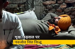 लखीमपुर खीरी में पीड़ित परिजनों से मिलकर भूख-हड़ताल पर बैठे नवजोत सिंह सिद्धू लखीमपुर खीरी में पीड़ित परिजनों से मिलकर भूख-हड़ताल पर बैठे नवजोत सिंह सिद्धू