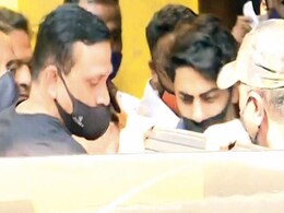 आर्यन खान आजाद, ड्रग्स केस में 28 दिनों की कैद के बाद आज ली खुली हवा में सांस आर्यन खान आजाद, ड्रग्स केस में 28 दिनों की कैद के बाद आज ली खुली हवा में सांस