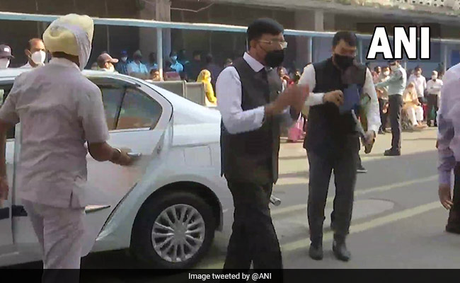 Congress Slams Health Minister Over "Photo Op" Visit To Manmohan Singh At AIIMS