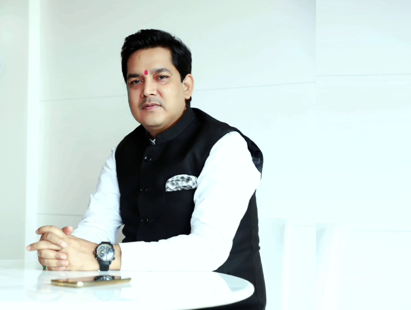 आम लोगों से लेकर सेलिब्रेटीज़ तक की समस्याओं का समाधान करते हैं डॉ आचार्य विनोद कुमार