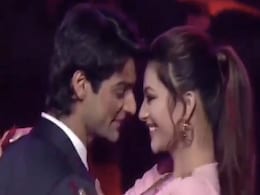 जब उर्वशी रौतेला ने करण वाही के साथ ‘आशिक बनाया आपने’ पर किया था रोमांटिक डांस, करण जोहर का खुला रह गया था मुंह...देखें Video जब उर्वशी रौतेला ने करण वाही के साथ ‘आशिक बनाया आपने’ पर किया था रोमांटिक डांस, करण जोहर का खुला रह गया था मुंह...देखें Video
