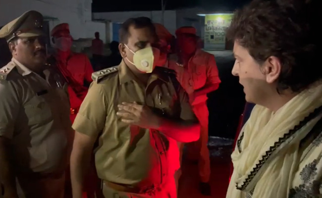Watch: "<i>Choo Ke Dekho Mujhein</i>," Furious Priyanka Gandhi Says To Cops