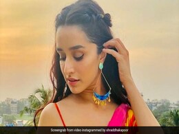 "तुम्हें पता है कि अंधेरे का दौर गुजर चुका है..." श्रद्धा कपूर ने इंस्पायरिंग कविता के साथ शेयर किया Video "तुम्हें पता है कि अंधेरे का दौर गुजर चुका है..." श्रद्धा कपूर ने इंस्पायरिंग कविता के साथ शेयर किया Video