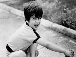 सड़क पर बैठा यह बच्चा आज है बॉलीवुड का चमकता सितारा, बॉलीवुड लवर हैं तो नाम बताकर दिखाएं सड़क पर बैठा यह बच्चा आज है बॉलीवुड का चमकता सितारा, बॉलीवुड लवर हैं तो नाम बताकर दिखाएं