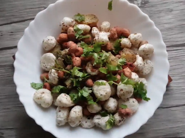 如何制作Makhana Bhel|简易Makhana Bhel食谱