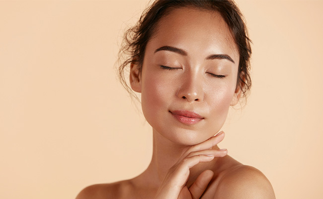 Skin Care: चेहरे के दाग धब्बों से आसानी से पाएं छुटकारा, केमिकल की बजाय आजमाएं ये घरेलू नुस्खे