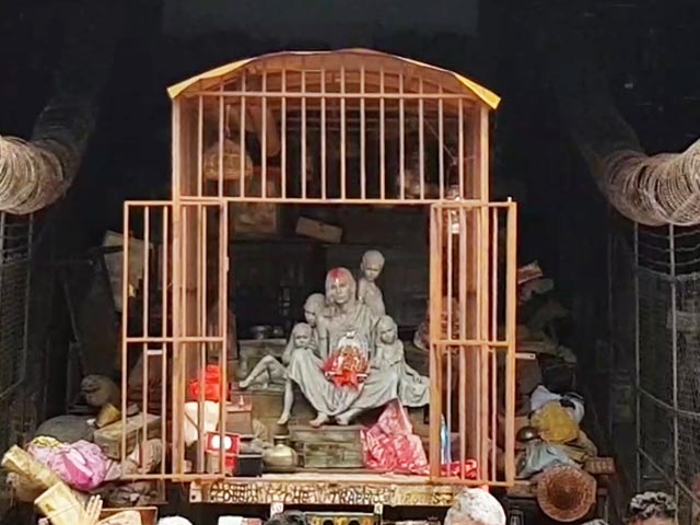 Idol Of Refugee Goddess Durga A Big Draw At Kolkata Pandal