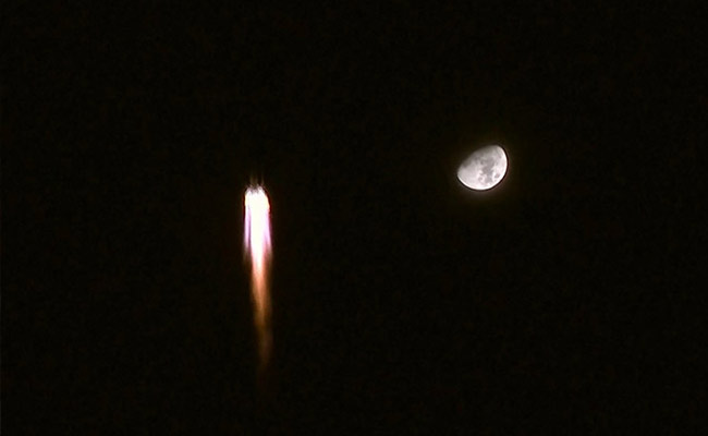 अंतरिक्ष स्टेशन के सबसे लंबे क्रू मिशन पर चीनी रॉकेट लॉन्च