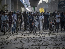 2 Pak Policemen Killed In Clashes With Banned Radical Party In Lahore 2 Pak Policemen Killed In Clashes With Banned Radical Party In Lahore