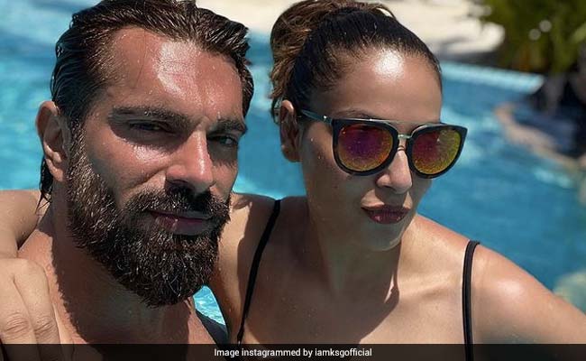 When In Maldives, Pose Like Bipasha Basu And Karan Singh Grover