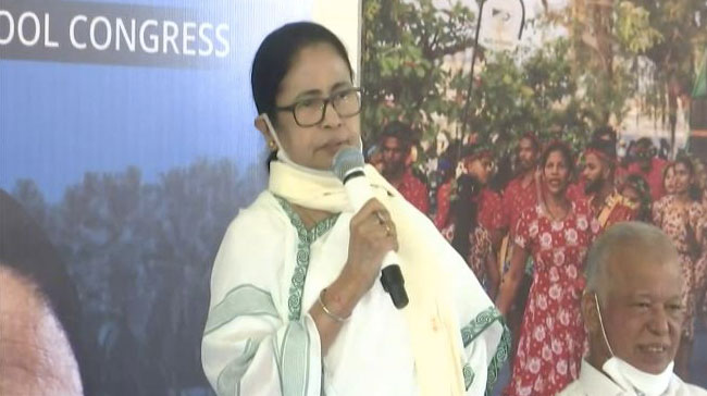 ममता बनर्जी ने पीएम मोदी से की मुलाकात : मीटिंग के बाद बोलीं- राज्य को फंड जारी करने का किया आग्रह