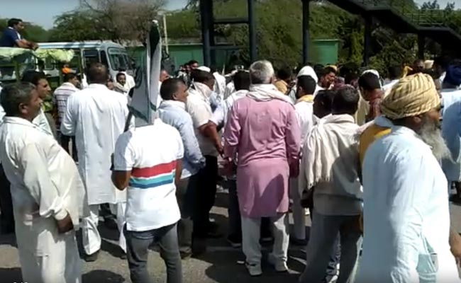 Farmers Block Delhi-Chandigarh Highway Over Delay In Paddy Procurement