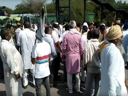 Farmers Block Delhi-Chandigarh Highway Over Delay In Paddy Procurement Farmers Block Delhi-Chandigarh Highway Over Delay In Paddy Procurement