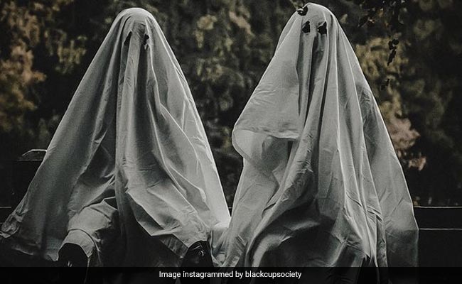 हर तरफ नज़र आ रहे भूत ! जानिए क्या है Ghost Photo Challenge ? सोशल मीडिया पर ट्रेंड कर रही हैं ऐसी तस्वीरें