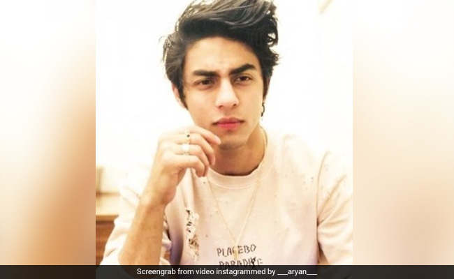 आर्यन खान ने बदल डाली अपनी इंस्टाग्राम की तस्वीर, फैन्स रह गए हैरान