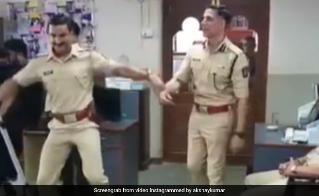 Akshay Kumar And Ranveer Singh Just Can't Stop Dancing To This Track. See Viral Video