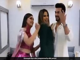 अर्जुन संग मजे से डांस रही थीं आस्था तभी बीच में धमक पड़ी निक्की तो सिंगर का फूटा गुस्सा...देखें Video अर्जुन संग मजे से डांस रही थीं आस्था तभी बीच में धमक पड़ी निक्की तो सिंगर का फूटा गुस्सा...देखें Video
